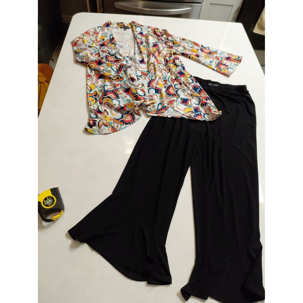 Slinky Brand Open Front Printed Cardigan & Black bell bottom capris Large USA
